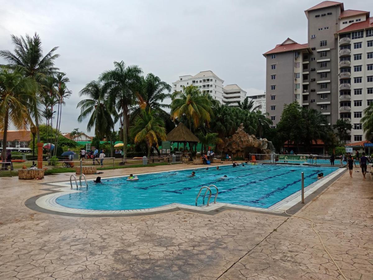 GLORY Beach Resort private 2 bedroom apartment Port Dickson Buitenkant foto