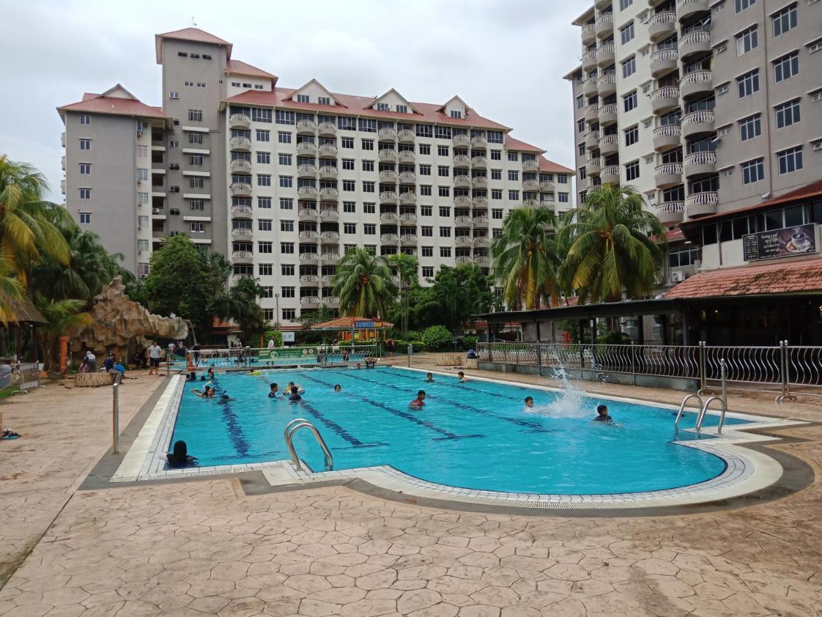 GLORY Beach Resort private 2 bedroom apartment Port Dickson Buitenkant foto