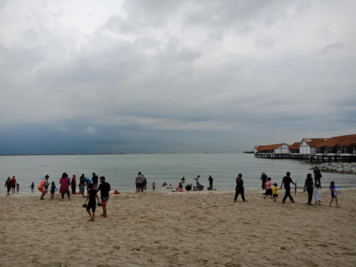 GLORY Beach Resort private 2 bedroom apartment Port Dickson Buitenkant foto